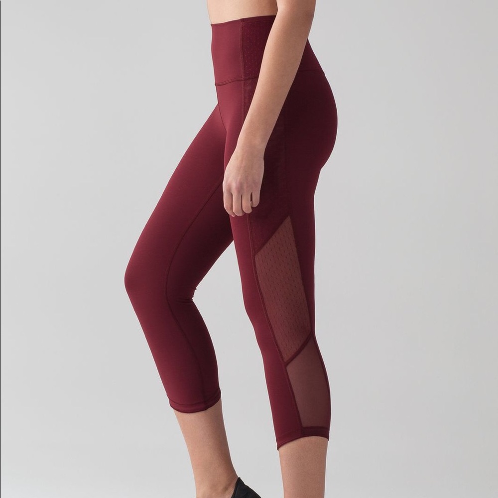 Lululemon Body Con Crop Rouge